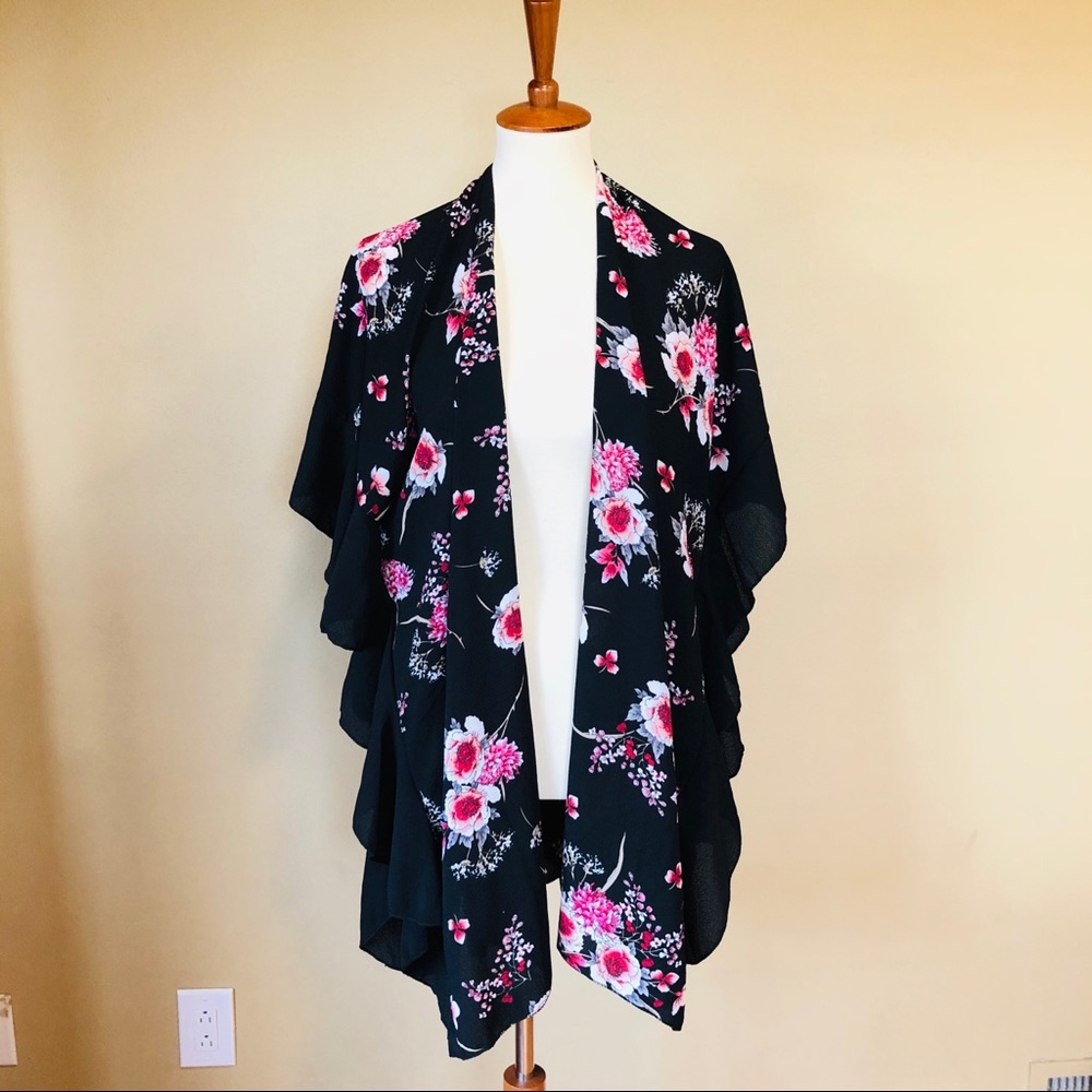 🌺Black floral kimono🌺